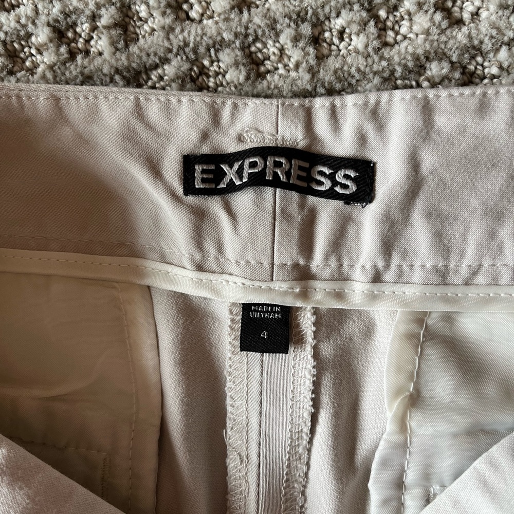 Express Women’s shorts - Picture 2 of 3